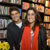 Eduardo Moscovis e a mulher, Cynthia Howlett, prestigiam lançamento do livro 'Futebol é uma caixinha de arquétipos - Por que 22 homens correm atrás da bola', no Rio de Janeiro, em 28 de maio de 2014