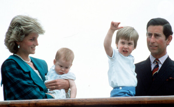 Harry é filho do príncipe Charles com a princesa Diana, morta em um acidente de carro em 1997
