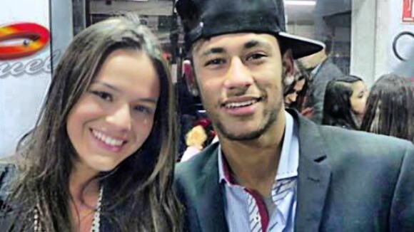 Neymar recebeu Bruna Marquezine em madrugada de concentração na Granja Comary