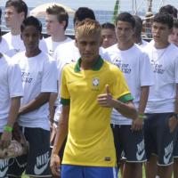 Futebol: Neymar é destaque em lançamento do novo uniforme da Seleção Brasileira