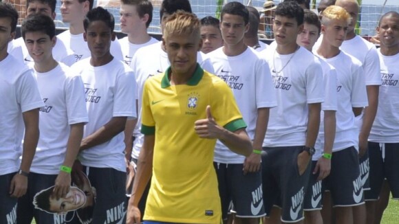 Futebol: Neymar é destaque em lançamento do novo uniforme da Seleção Brasileira
