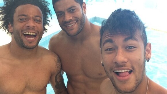 Neymar, Fred e Hulk se divertem após goleada da Seleção Brasileira em amistoso