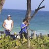 Reynaldo Gianecchini e Helena Ranaldi gravam cenas da novela 'Em Família' na praia do Recreio dos Bandeirantes, na Zona Oeste do Rio de Janeiro, em 9 de junho de 2014