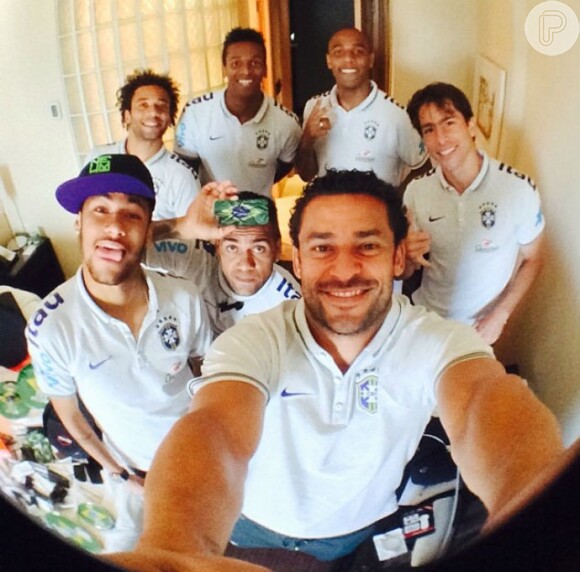 Nesta quarta-feira, 11 de junho de 2014, Neymar e Fred mostraram através de suas redes sociais que a animação musical continua também na concentração da Seleção