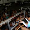 Anitta atende fãs após show na Zona Norte do Rio de Janeiro