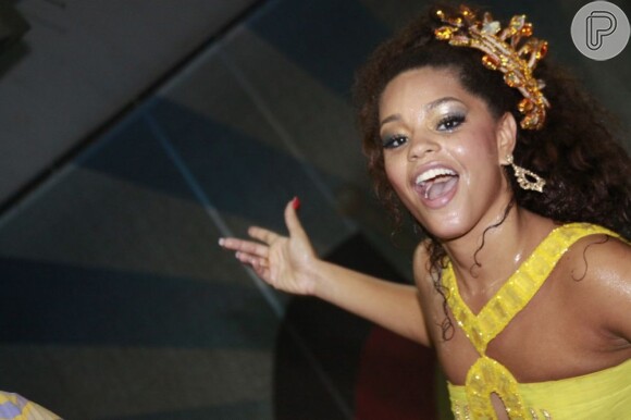 Atriz Juliana Alves, como sempre, deu show de samba na quadra da Unidos da Tijuca