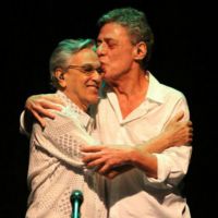 Caetano Veloso faz homenagem aos 70 anos de Chico Buarque: 'Amo-o'