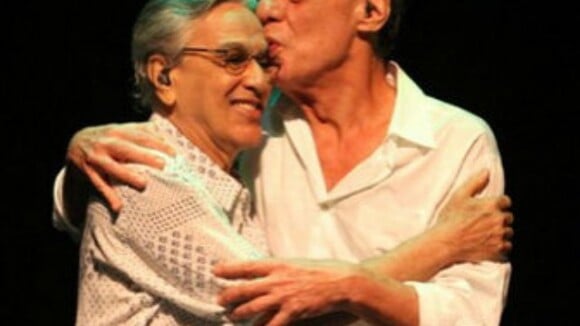Caetano Veloso faz homenagem aos 70 anos de Chico Buarque: 'Amo-o'