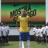 Neymar usou seu Instagram para registrar sua presença no evento Batalha das Quadras para apresentação do uniforme brasileiro de 2013