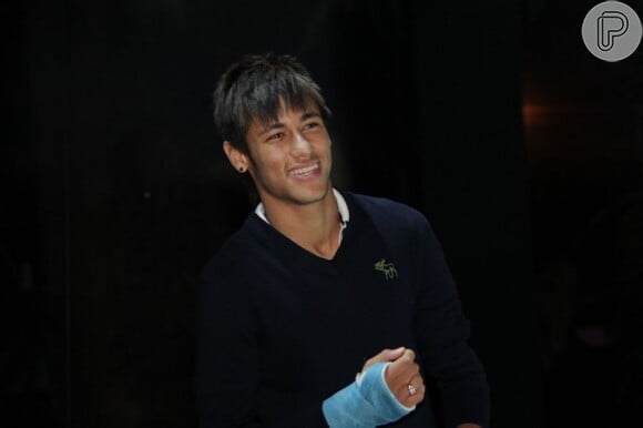 Depois do moicano, Neymar voltou com o cabelo na cor natural