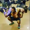Durante os treinos, Deborah Secco se diverte. Recentemente a atriz publicou em seu Instagram um vídeo onde aparece servindo de peso para os exercícios de seu personal
