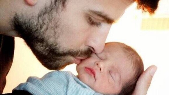 Shakira mostra foto do filho, Milan, com o pai, Gerard Piqué: 'Meus dois anjos'