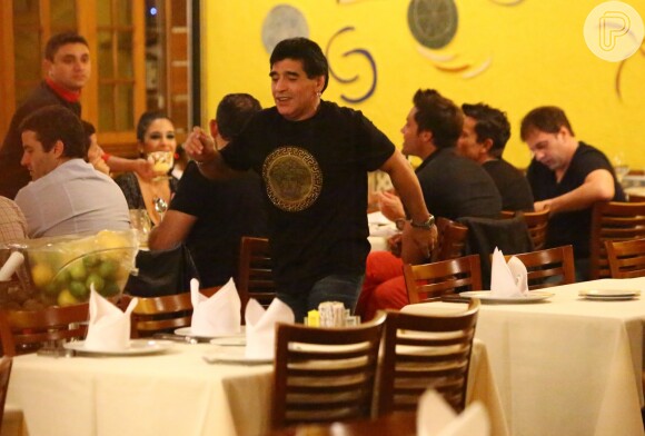 Maradona curte noite com amigos na churrascaria Porcão, no Rio de Janeiro, na noite de 24 de junho de 2014
