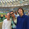 Fátima Bernardes vai ao Maracanã no dia do aniversário do pai: 'Copa em família'