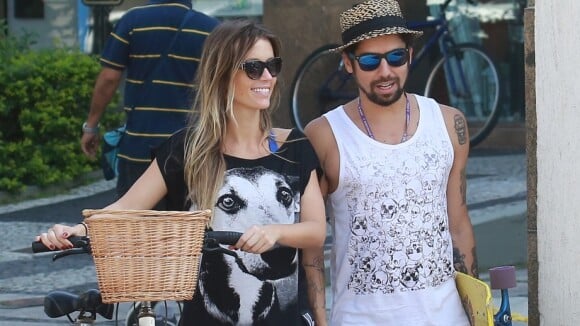 Juliana Didone faz passeio com o namorado, Flávio Rossi, no Rio de Janeiro