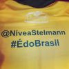 Nívea Stelmann torce pelo Brasil em dia de jogo contra o Chile pela Copa do Mundo