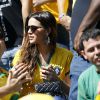 Bruna Marquezine esteve no estádio acompanhada por Rafaella Santos e amigos