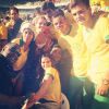 Bruna Marquezine assistiu ao jogo do Brasil acompanhada da cunhada, Rafaella Santos, e dos amigos de Neymar