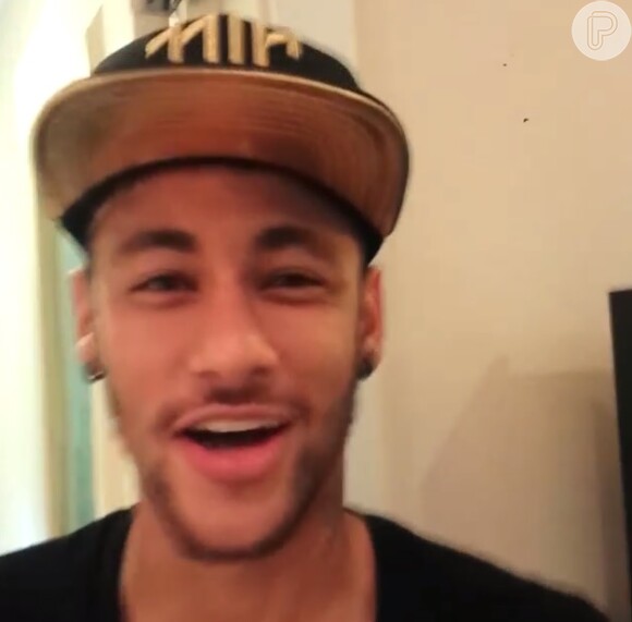 Neymar aparece em vídeo com MC Nego do Borel durante festa em sua casa, no Guarujá, em São Paulo, após jogo do Brasil