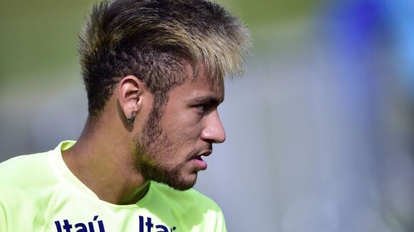 Neymar recebe elogio de jornalista musa da Copa: 'Amo o carisma dele'
