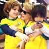 Mariana Ximenes torce pelo Brasil ao lado da família