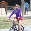 Luana Piovani aproveitou a tarde desta quarta-feira, 9 de julho de 2014, para pedalar