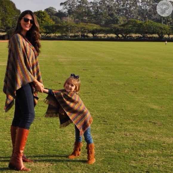 Daniella Sarahyba usa loojs igual ao da filha Gabriela e publica foto no Instagram