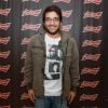 Humberto Carrão compareceu à festa Zedd no hotel Budweiser sem a namorada, Chandelly Braz