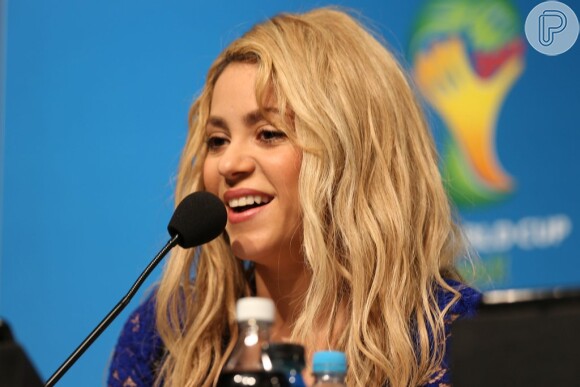 Shakira diz que é fã de futebol e do povo brasileiro em coletiva de imprensa