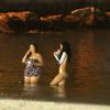 Rihanna toma drink e aproveita praia carioca; cantora seguiu para a Praia da Urca, Zona Sul do Rio de Janeiro, após deixar hotel
