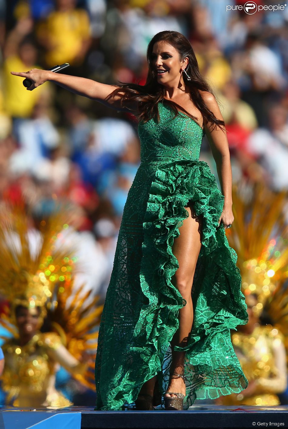 Ivete Sangalo usa vestido com 20 mil cristais na Copa ...