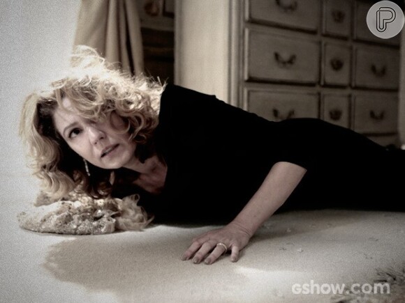 Angela Mahler (Patrícia Pillar) sofre atentado após festa em sua casa em 'O Rebu', em 14 de julho de 2014