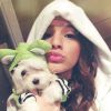 Bruna Marquezine posta foto com cachorrinho de estimação e dá bom dia a fãs