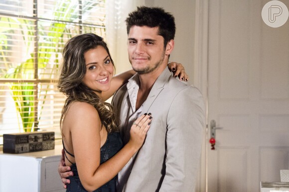 André (Bruno Gissoni), propõe que Bárbara (Polliana Aleixo) se case com ele