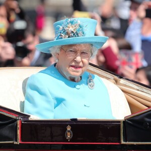 Rainha Elizabeth participou da tradicional parada militar 'Trooping The Colour', realizada em Londres, na Inglaterra, na manhã deste sábado, 9 de junho de 2018