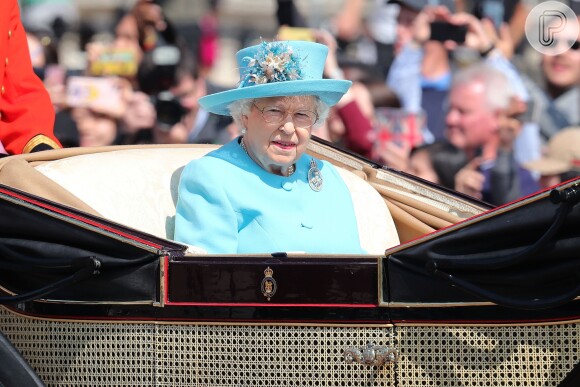 Rainha Elizabeth participou da tradicional parada militar 'Trooping The Colour', realizada em Londres, na Inglaterra, na manhã deste sábado, 9 de junho de 2018
