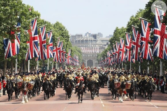 Tradicional parada militar 'Trooping The Colour' foi realizada em Londres, na Inglaterra, na manhã deste sábado, 9 de junho de 2018
