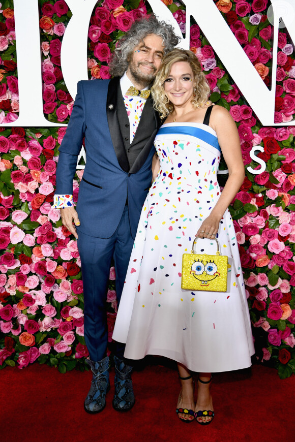 Wayne Coyne e a namorada, Katy Weaver, combinaram looks na 72ª edição do Tony Awards, realizada no Radio City Music Hall, em Nova York, neste domingo, 10 de junho de 2018