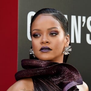 Mesmo não tendo usado no set de filmagens, a maquiadora indica o primer da marca da Rihanna