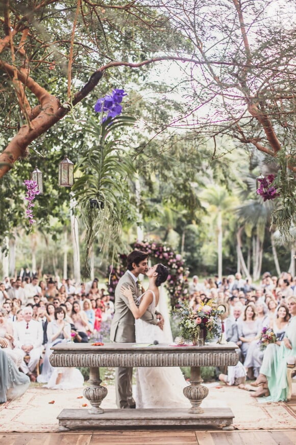 Isis Valverde e André Resende se casaram em uma cerimônia romântica no Rio de Janeiro