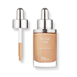 Isis Valverde usou a Base Foundation Nude Air, da Dior. 'Fluída e leve', define Ton Reis