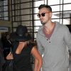 Lea Michele e Matthew Paetz foram vistos no aeroporto de Los Angeles, nos EUA, nesta quarta-feira, 16 de julho de 2014