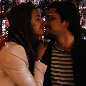 Bruno Gissoni comemorou o primeiro Dia dos Namorados com Yanna Lavigne após o casamento, nesta terça-feira, 12 de junho de 2018