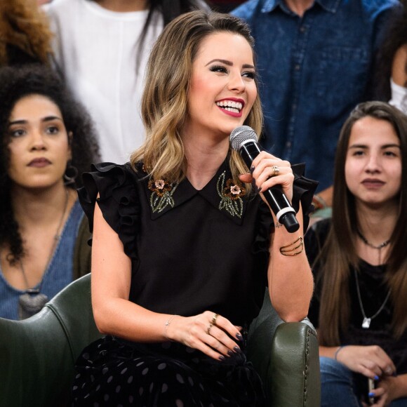 Sandy é discreta com relação à intimidade do filho, Theo, de 3 anos