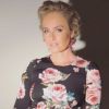 Angélica investiu em um look floral da Dolce & Gabbana para a renovação de votos da dermatologista Karla Assed
