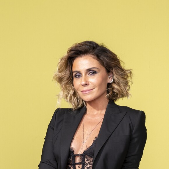 Luzia (Giovanna Antonelli) tenta acalmar Manuela (Luisa Arraes) na novela 'Segundo Sol'