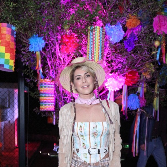 Fernanda Paes Leme no Arraial da Arara