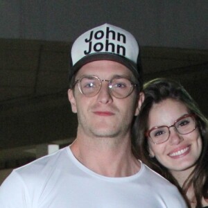 Camila Queiroz e Klebber Toledo dispensaram a lua de mel por causa do trabalho