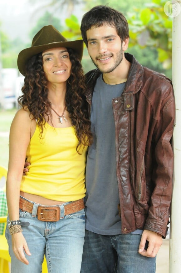 Filho de João Ubaldo Ribeiro, Bento Ribeiro atuou em 'A Favorita' ao lado de Claudia Ohana
