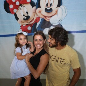 Hugo Moura e Deborah Secco recentemente levaram a filha, Maria Flor, para curtir 'O Maravilhoso Mundo De Disney On Ice', na Jeunesse Arena, na zona oeste do Rio